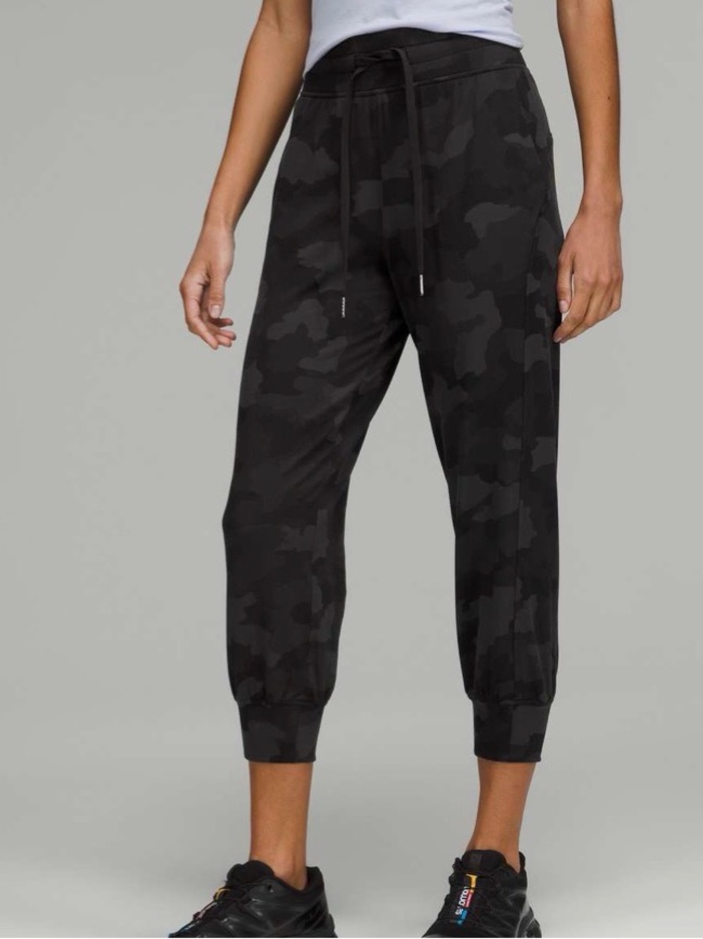 Lululemon Womens Ready to Rulu High Rise Cropped Jogger Size 2 Camo Athleisure
